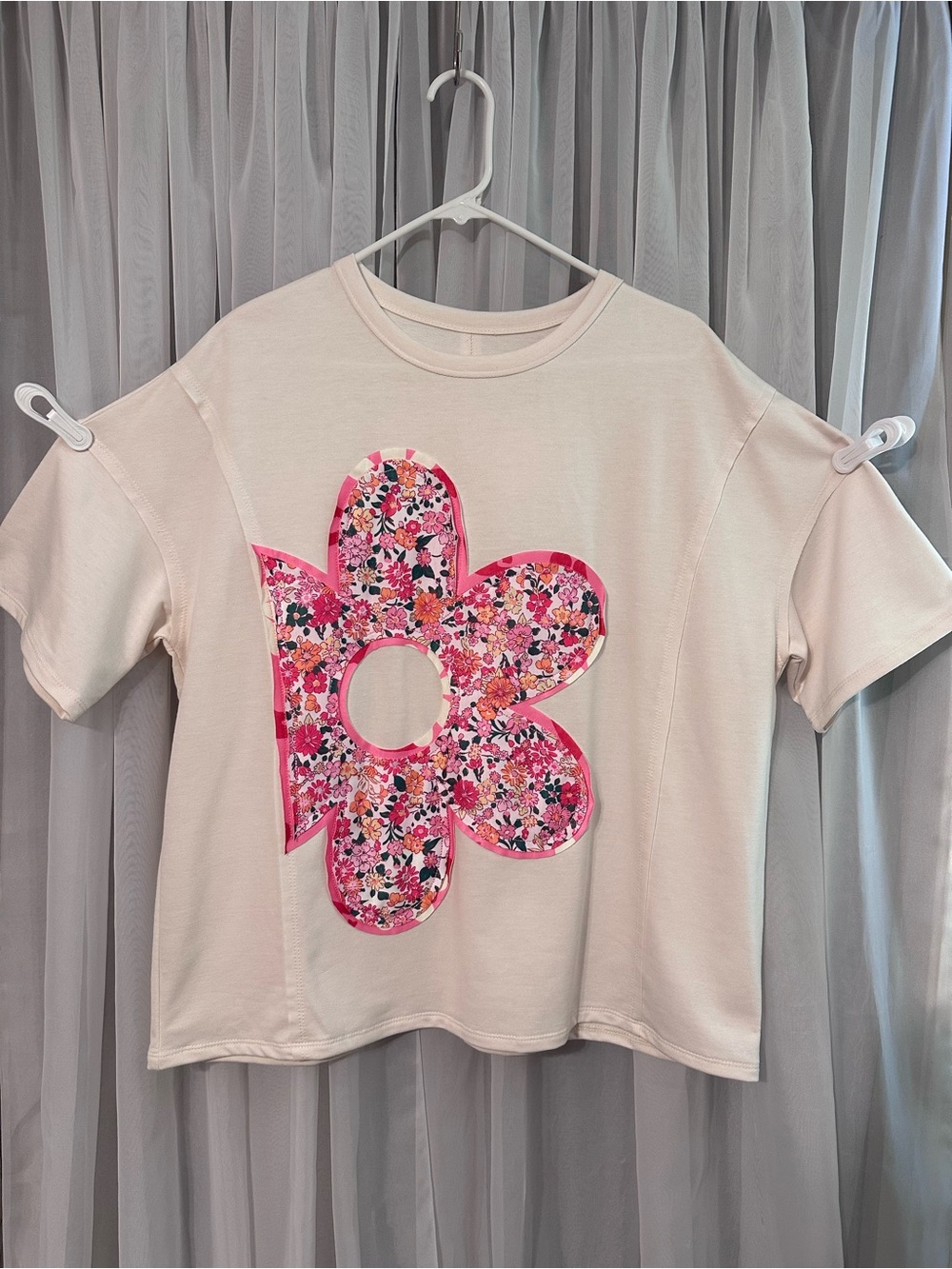 Oversized Cream Flower Appliqué Short Sleeve Lightweight Sweatshirt Top Size